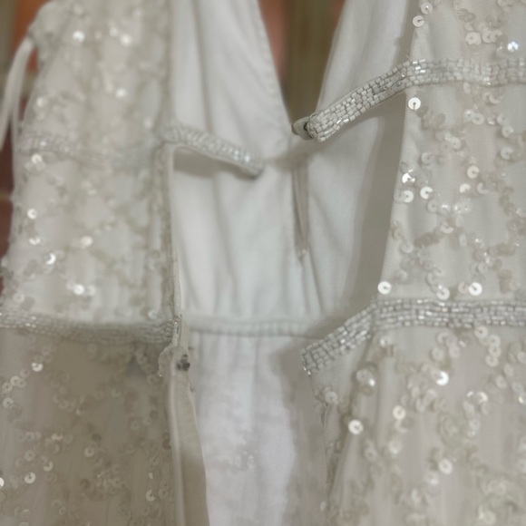 Mac Duggal Sequined Plunge Neck Sleeveless Column Gown - Picture 6 of 7